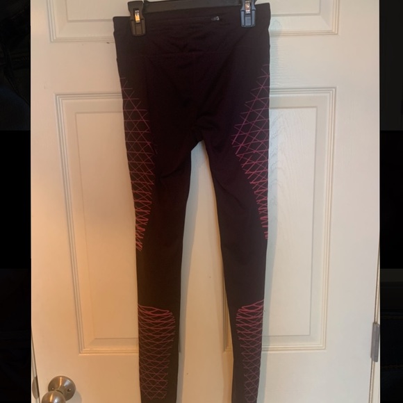 Nike Women’s 7/8 Athletic Leggings - Picture 2 of 5